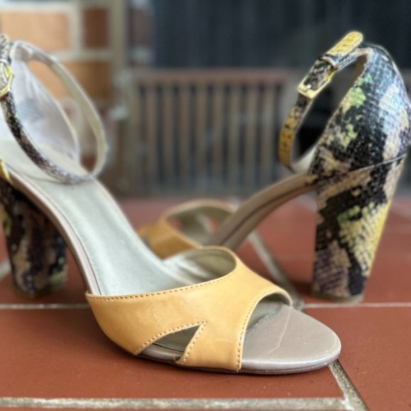 Bandolino Snake print Open Toe Sandal Size 8.5 - Picture 4 of 6